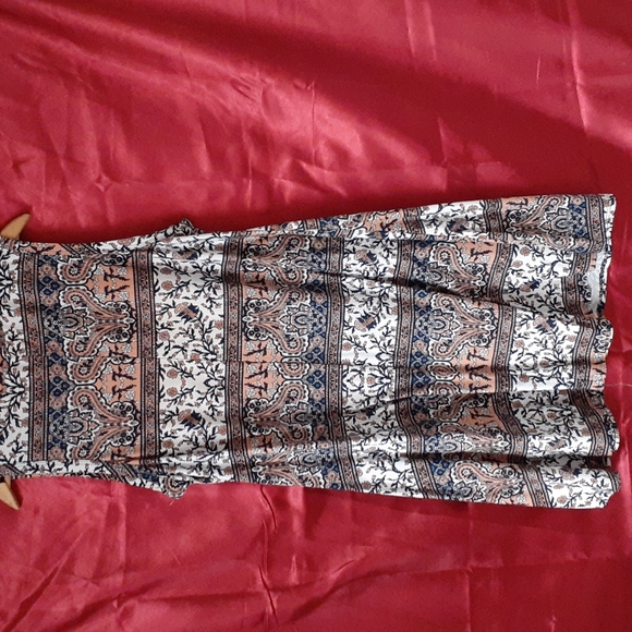 "Cant miss" sleeveless summer patterned dress. - Picture 2 of 4